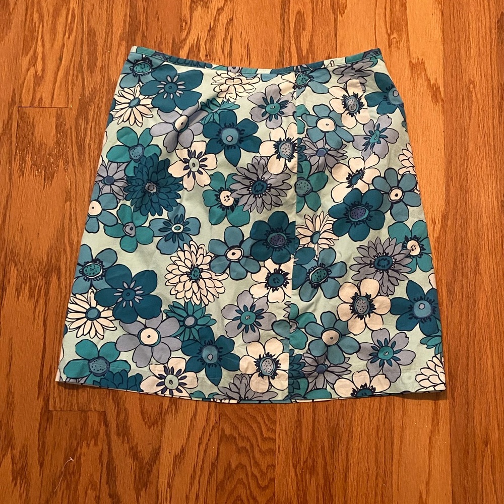 Women’s Casual Corner Blue and White Floral Pencil 10